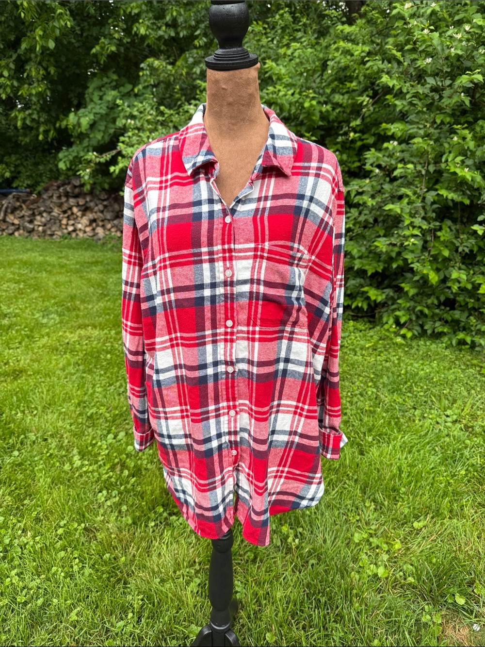 GAP Red White and Navy Plaid Button-Up Shirt